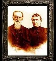 Morris "Changing Portrait - Mr. And Mrs. Gross" Hanging Halloween Decoration 3 Morris "Changing Portrait - Mr. And Mrs. Gross" Hanging Halloween Decoration