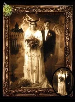 Morris "Changing Portrait - Mr. And Mrs. Gruel" Hanging Halloween Decoration