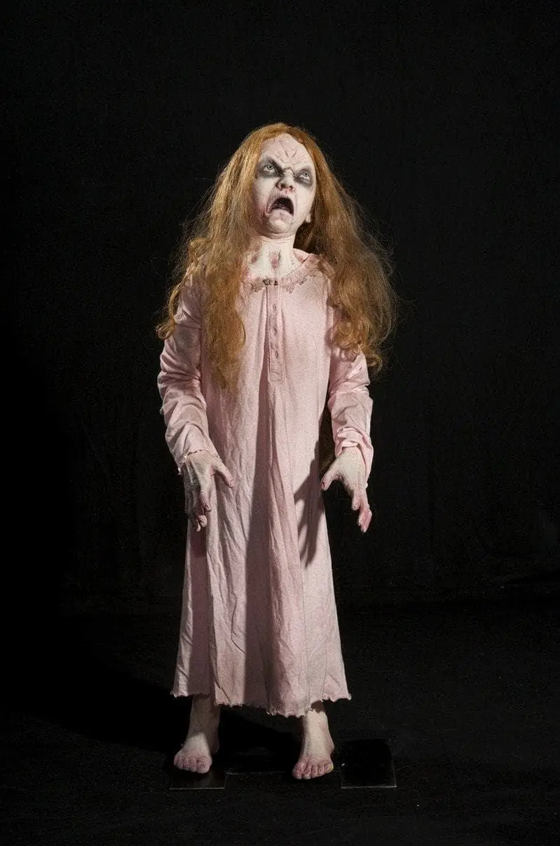 Distortions "Creepy Cathy" Electric Animated Zombie Halloween Prop 3 Distortions "Creepy Cathy" Electric Animated Zombie Halloween Prop