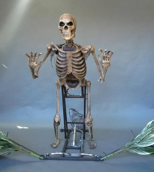 DC PROPS "The Bushwacker" Skeleton Halloween Animatronic 4 DC PROPS "The Bushwacker" Skeleton Halloween Animatronic - Image 2